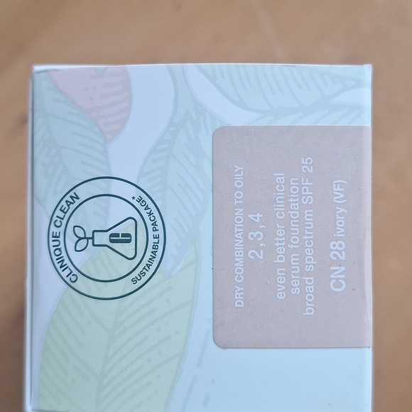 Clinique Even Better Clinical Serum Foundation SPF 25 - Ivory - Picture 8 of 10